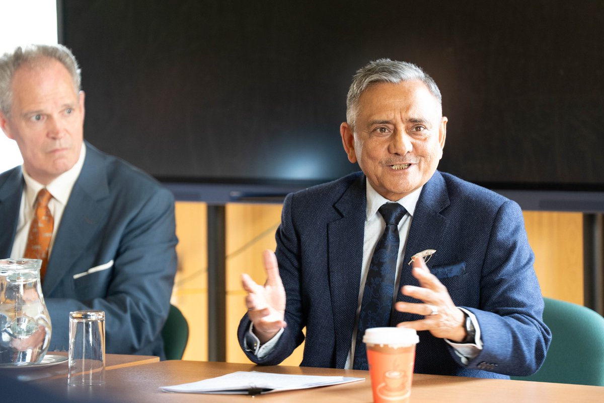 HQ_IDS_India's tweet image. General Anil Chauhan, #CDS, engaged with the Commandant and faculty of the Royal College of Defence Studies, #RCDS, and exchanged views on the evolving global security environment, underlying trends and their strategic impact. 

He subsequently addressed the pinnacle cohort on