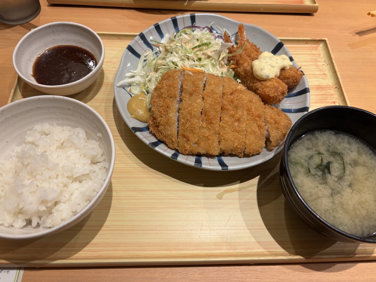 pasuta_utaite's tweet photo. やよい軒行ったぞ！！！
ご飯5杯食べた‼️‼️‼️
さすがに満足過ぎないか？？🤔

あと麻婆茄子豆腐とかいう欲張りメニューもあったからまた行きたい https://t.co/9W3t640T5Z