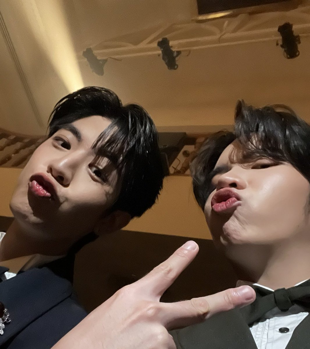 priimika's tweet image. Seakeen and their matchy jub selfie 😗😚

#seakeen #sea_ta_lay #keenkeno