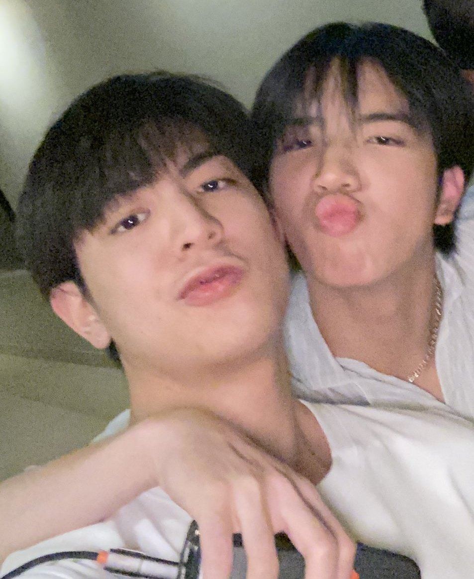 priimika's tweet image. Seakeen and their matchy jub selfie 😗😚

#seakeen #sea_ta_lay #keenkeno