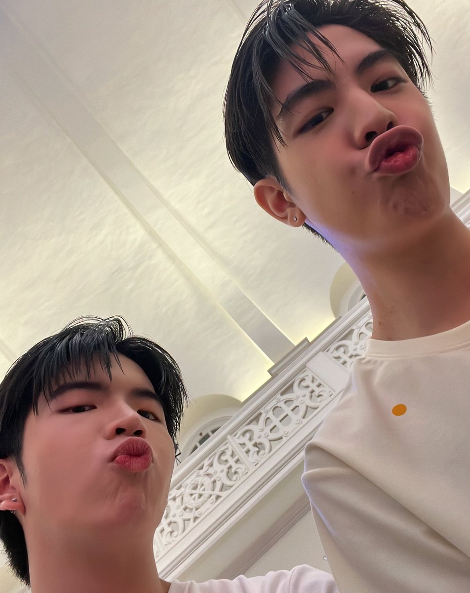 priimika's tweet image. Seakeen and their matchy jub selfie 😗😚

#seakeen #sea_ta_lay #keenkeno