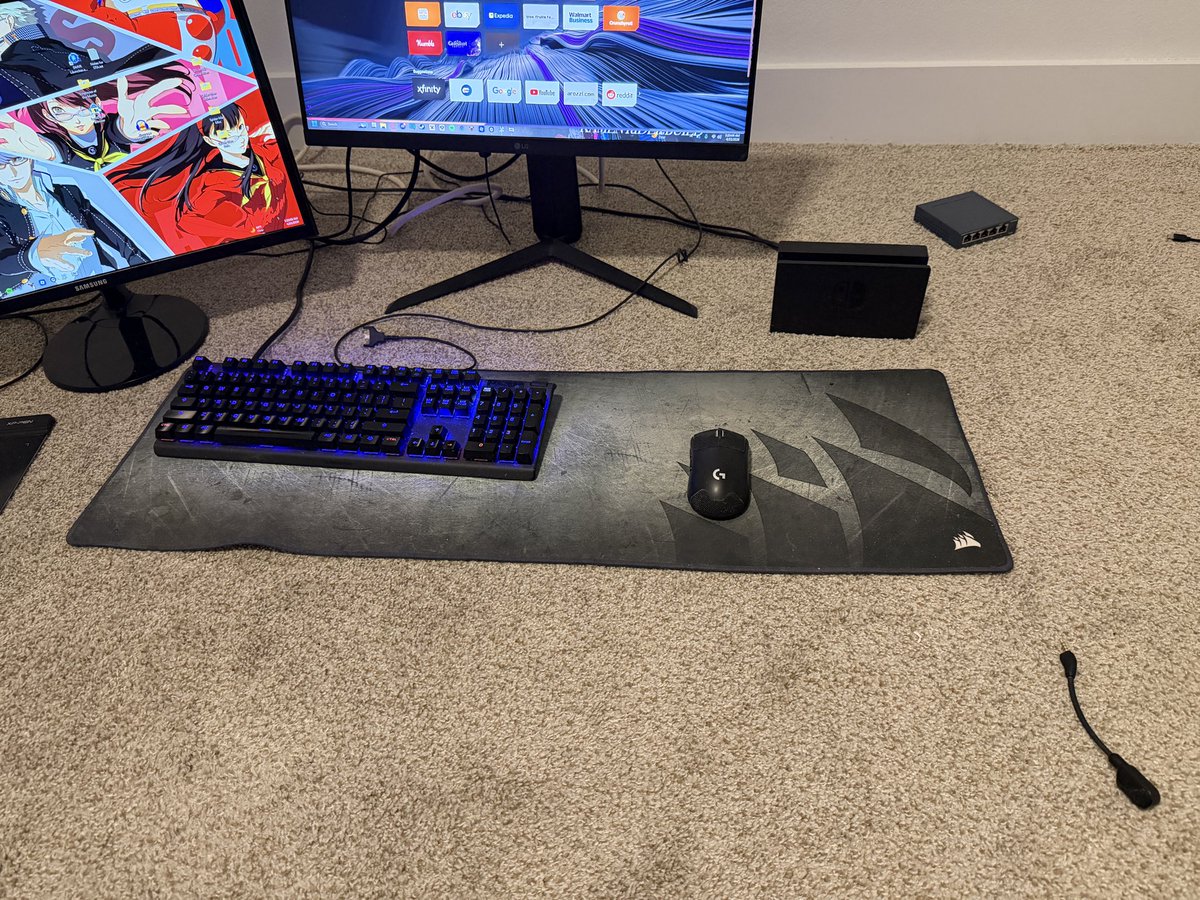 itssmove's tweet photo. Anyone know any good desk (that’s affordable) that I could get? https://t.co/IuiAyhiWpF