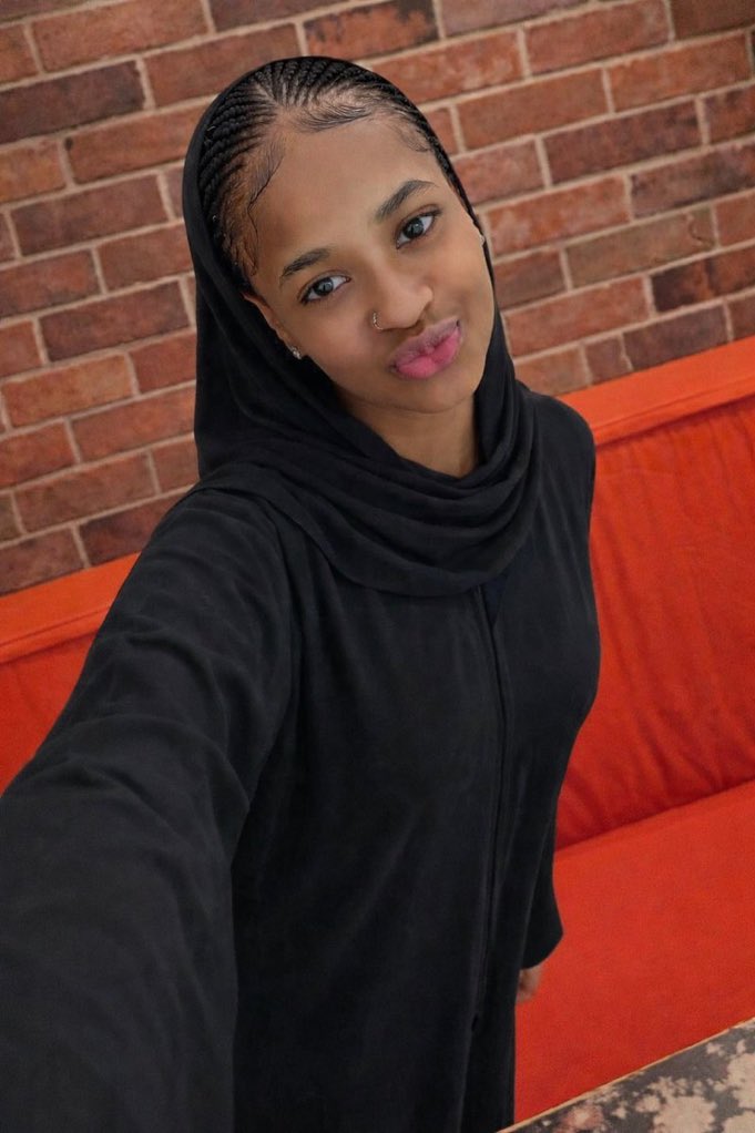 Babysitter tweet media