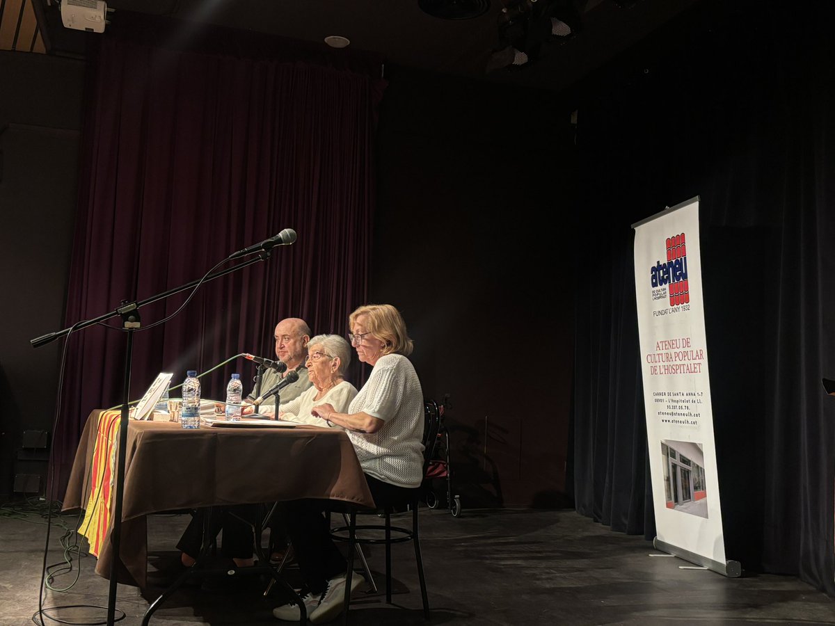 JuntsXLH's tweet photo. A l’Ateneu de Cultura Popular s’ha presentat el darrer llibre de la Matilde Marcè i ha estat també un acte de reconeixement a una referent cultural de l’Hospitalet.

La Matilde ha ensenyat català a diverses generacions d’hospitalencs i segueix lluitant per la normalització de la nostra llengua.