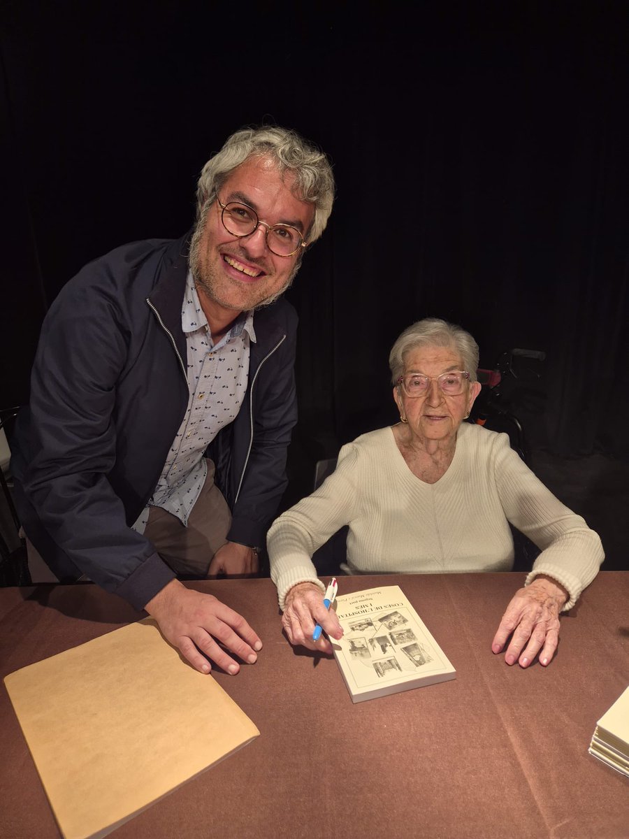 JuntsXLH's tweet photo. A l’Ateneu de Cultura Popular s’ha presentat el darrer llibre de la Matilde Marcè i ha estat també un acte de reconeixement a una referent cultural de l’Hospitalet.

La Matilde ha ensenyat català a diverses generacions d’hospitalencs i segueix lluitant per la normalització de la nostra llengua.