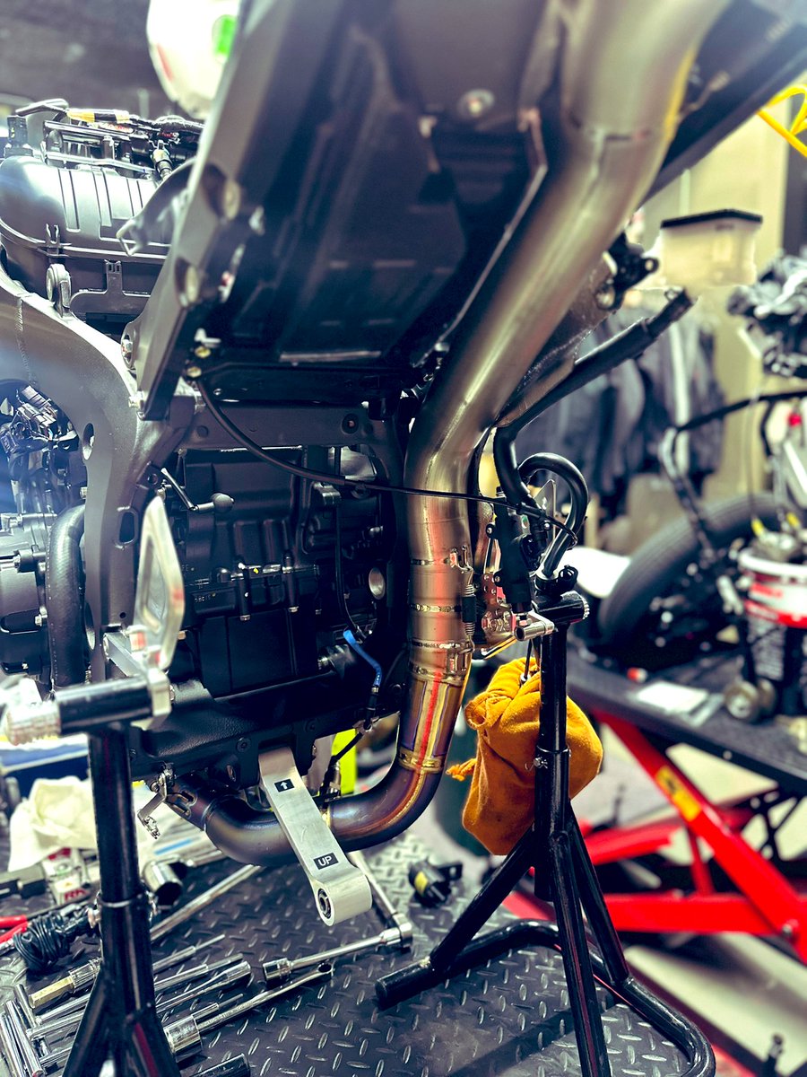 balzstore's tweet photo. CBR600RR MY24-26レースベース新車

整備/引渡し完了✅

タイトなスケジュールにご協力いただいた
各協力業者様、誠にありがとうございました。

BASE: HARC-comp
ENG: TTmoto
SUS: Gsense
MAP: MotoJP https://t.co/pQfXZbiDL6