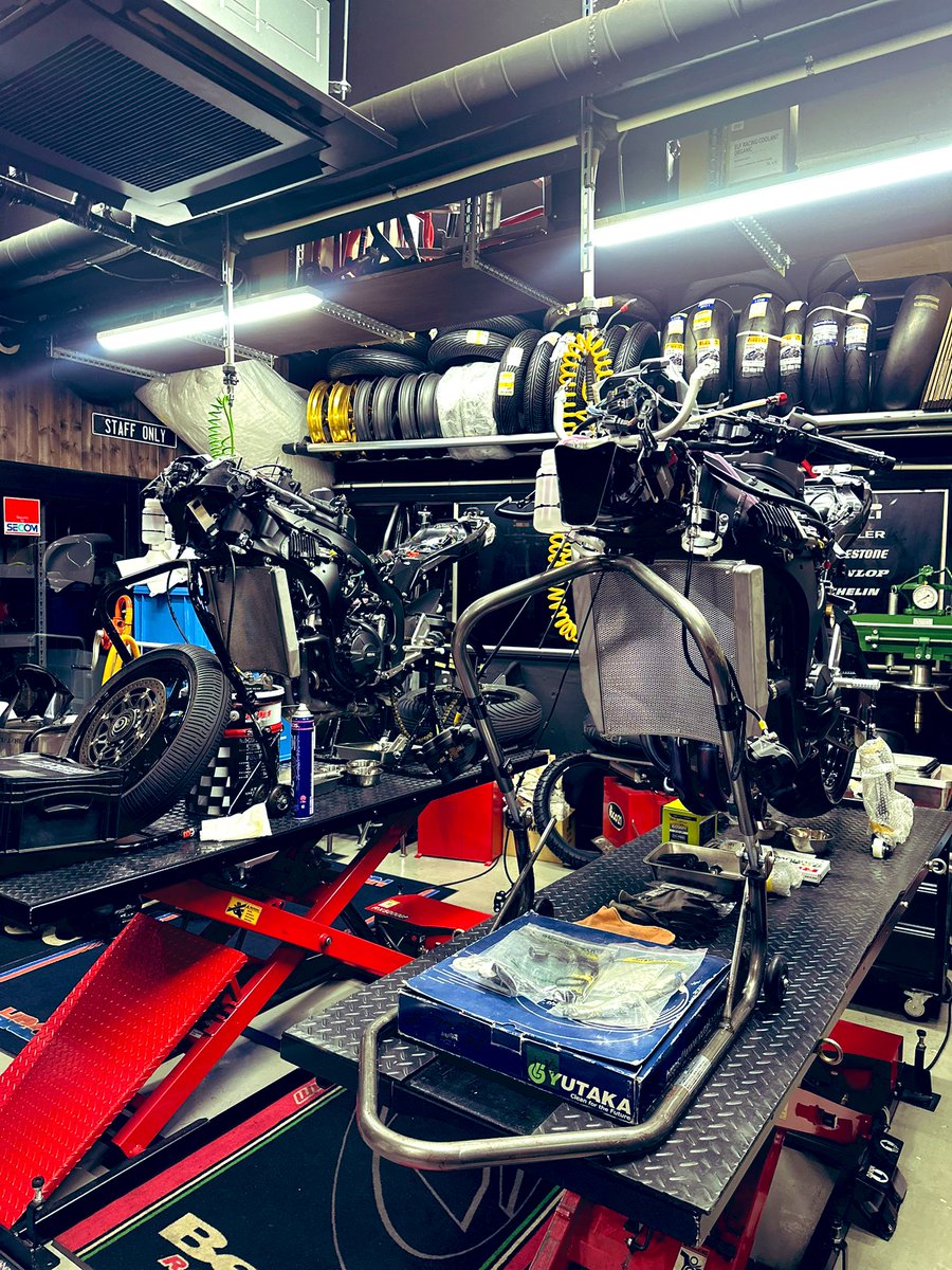 balzstore's tweet photo. CBR600RR MY24-26レースベース新車

整備/引渡し完了✅

タイトなスケジュールにご協力いただいた
各協力業者様、誠にありがとうございました。

BASE: HARC-comp
ENG: TTmoto
SUS: Gsense
MAP: MotoJP https://t.co/pQfXZbiDL6
