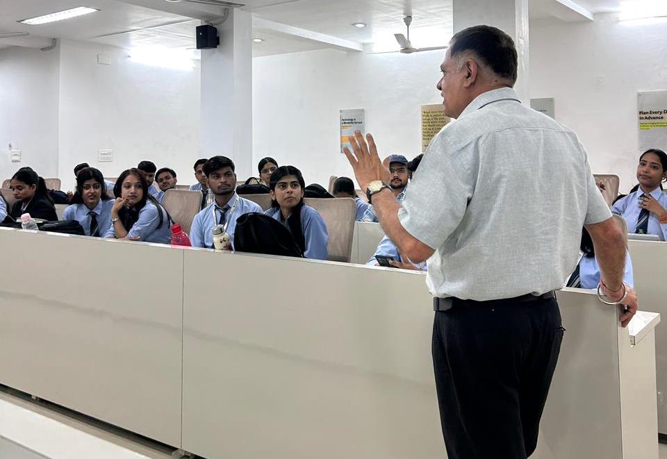 Limtindia's tweet image. 𝐁𝐫𝐢𝐝𝐠𝐢𝐧𝐠 𝐀𝐜𝐚𝐝𝐞𝐦𝐢𝐚 𝐰𝐢𝐭𝐡 𝐈𝐧𝐝𝐮𝐬𝐭𝐫𝐲: 𝐂𝐨𝐫𝐩𝐨𝐫𝐚𝐭𝐞 𝐑𝐞𝐚𝐝𝐢𝐧𝐞𝐬𝐬 𝐢𝐧 𝐀𝐜𝐭𝐢𝐨𝐧

#CorporateReadiness #LloydMBA #MBA #Finance #DigitalMarketing #SkillDevelopment #FutureLeaders #LearningAndDevelopment