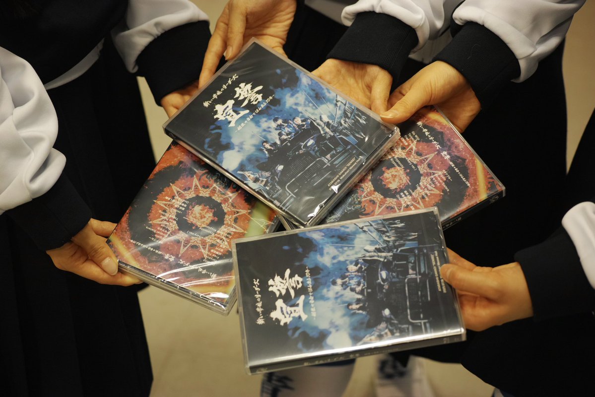 japanleaders's tweet image. 📀 LIVE Blu-ray &amp;amp; DVD 本日発売 📀
【宣誓〜個性や自由ではみ出し10年〜】

新しい学校のリーダーズ結成10周年記念ライブ
2025年7月19日 幕張メッセでの
我々の  "宣誓"  をぜひご覧下さい！
leaders.asobisystem.com/news/358231