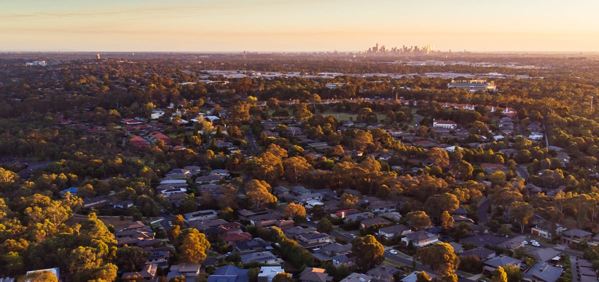 REBAustralia's tweet image. Several suburbs have shown stark increases in buyer inquiries as property seekers rethink their choices, with Victoria leading the nation. #Victoria  #PropertySeekers

Read the latest 👇
bit.ly/4tYOpCF