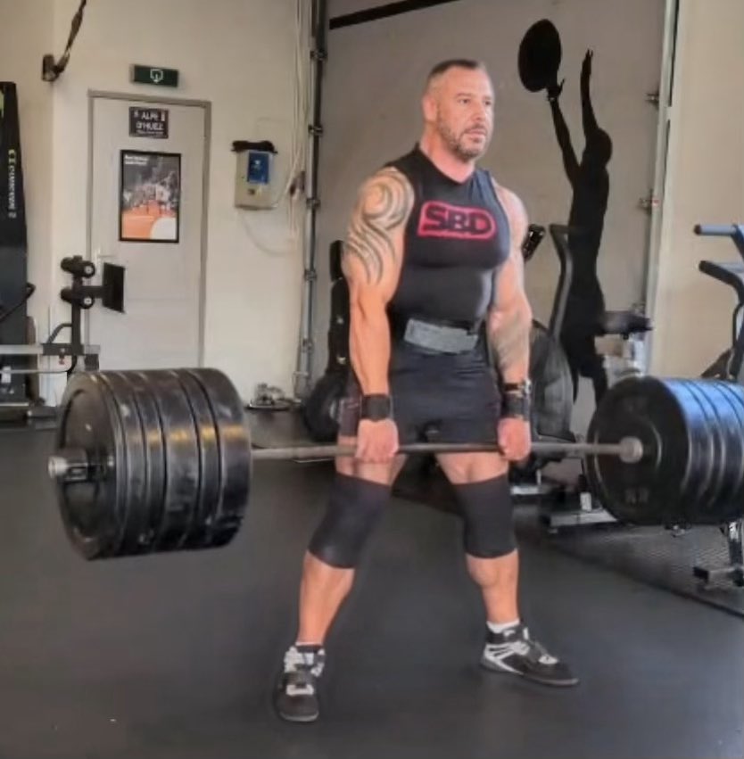 roidmusclelove1's tweet image. This weight isn’t for everyone.
And that’s exactly the point.

#deadlift #strength #gym #powerlifting #fitness #muscle #fitlife #lifting #strengthtraining #fitover40