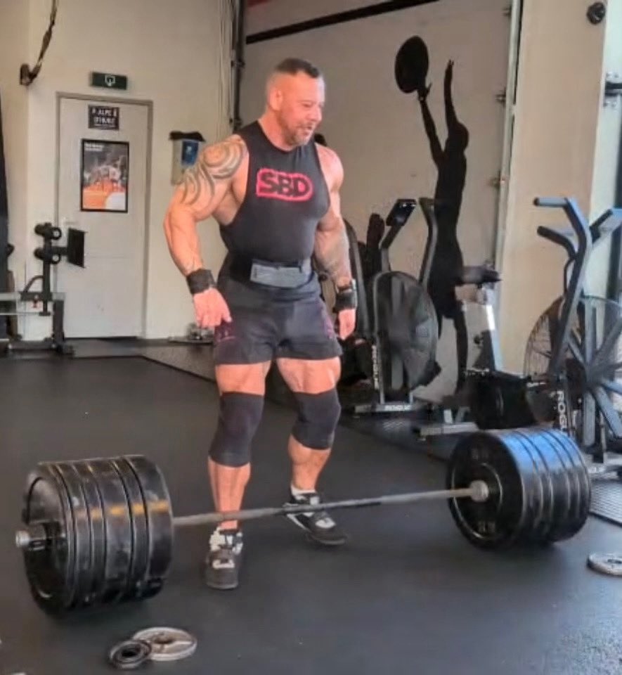 roidmusclelove1's tweet image. This weight isn’t for everyone.
And that’s exactly the point.

#deadlift #strength #gym #powerlifting #fitness #muscle #fitlife #lifting #strengthtraining #fitover40
