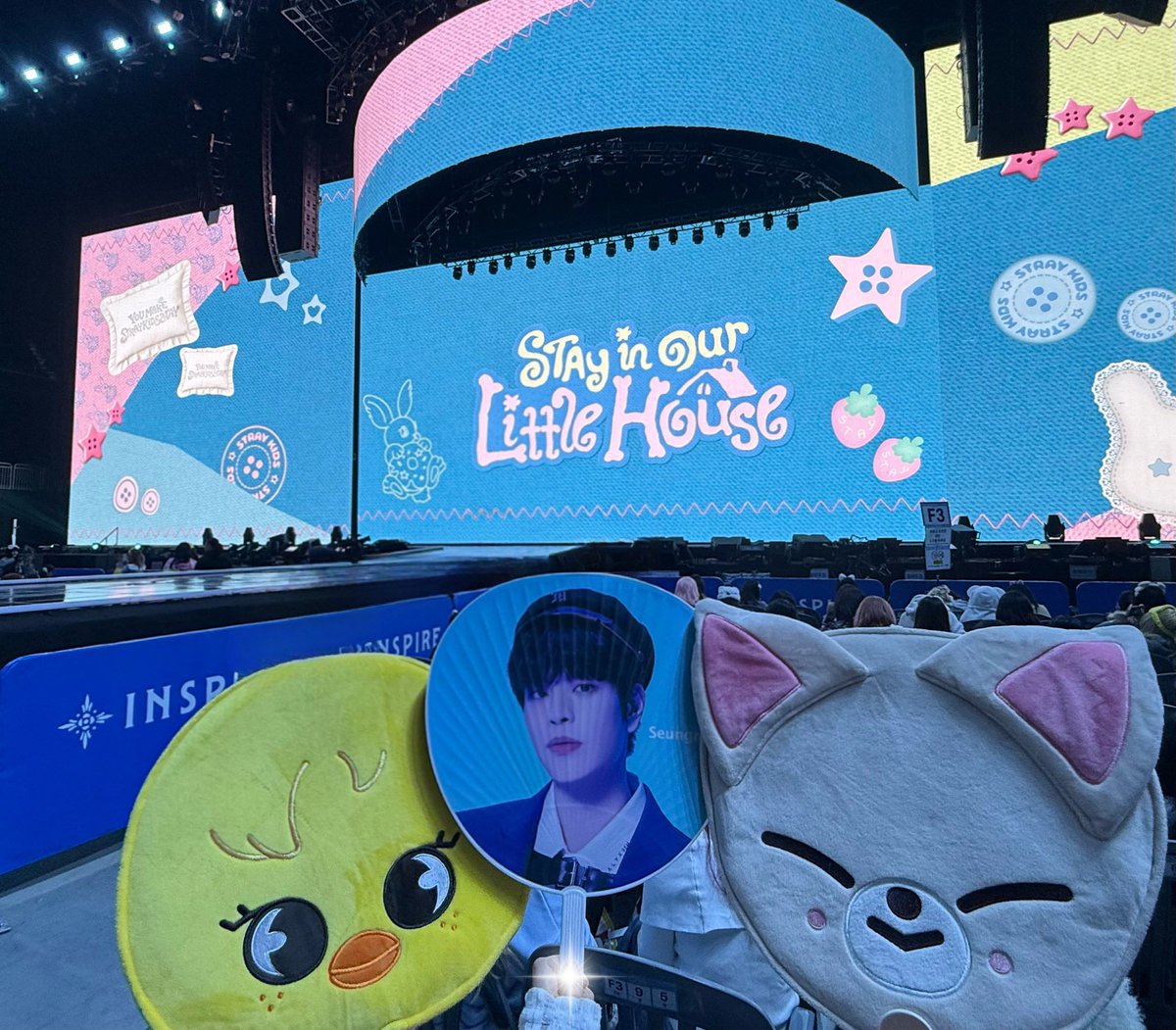 heymoroll's tweet photo. 팬미팅 때 사진좀 찍어둘걸 사진이 이거밖에 없네 https://t.co/jNfCoToSCS