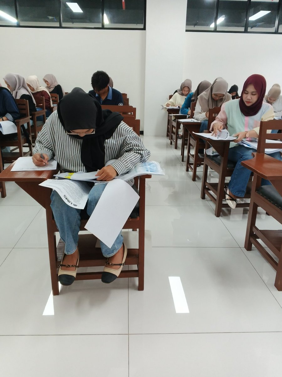 Kemarin SorE🌄 tweet media