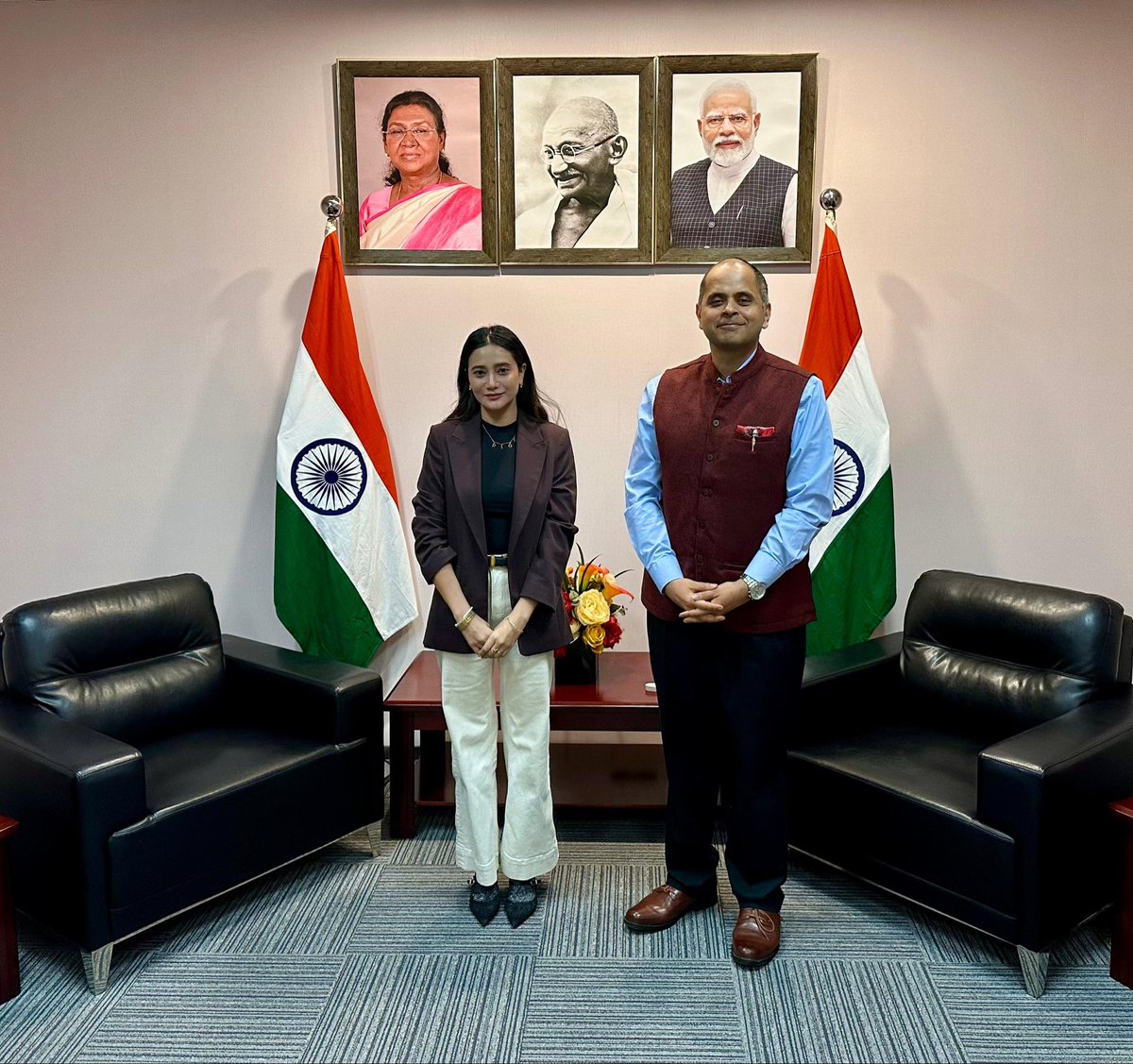 IndiaInShanghai's tweet image. Yoga Connect!🧘‍♀️🧘🏽‍♂️ 
#BuildingBridges  #IDY26
#EkBharatShreshthaBharat 

CG @PratikMathur1 was pleased to welcome Ms. Soma Laishram from #Manipur and Ms. Janvi Singh from #UttarPradesh and offer our best wishes for their active participation in the #Yoga promotion activities in