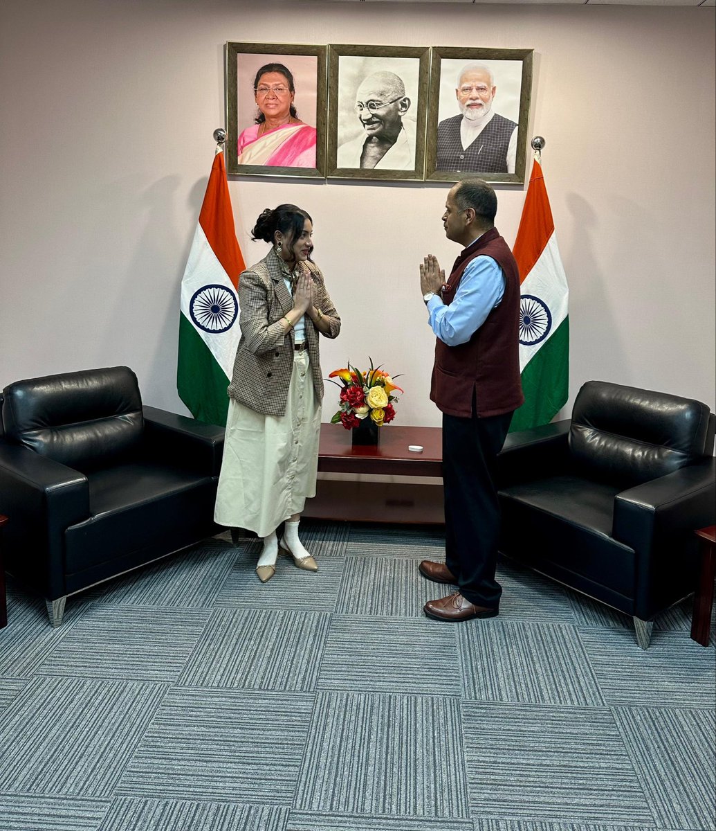 IndiaInShanghai's tweet image. Yoga Connect!🧘‍♀️🧘🏽‍♂️ 
#BuildingBridges  #IDY26
#EkBharatShreshthaBharat 

CG @PratikMathur1 was pleased to welcome Ms. Soma Laishram from #Manipur and Ms. Janvi Singh from #UttarPradesh and offer our best wishes for their active participation in the #Yoga promotion activities in