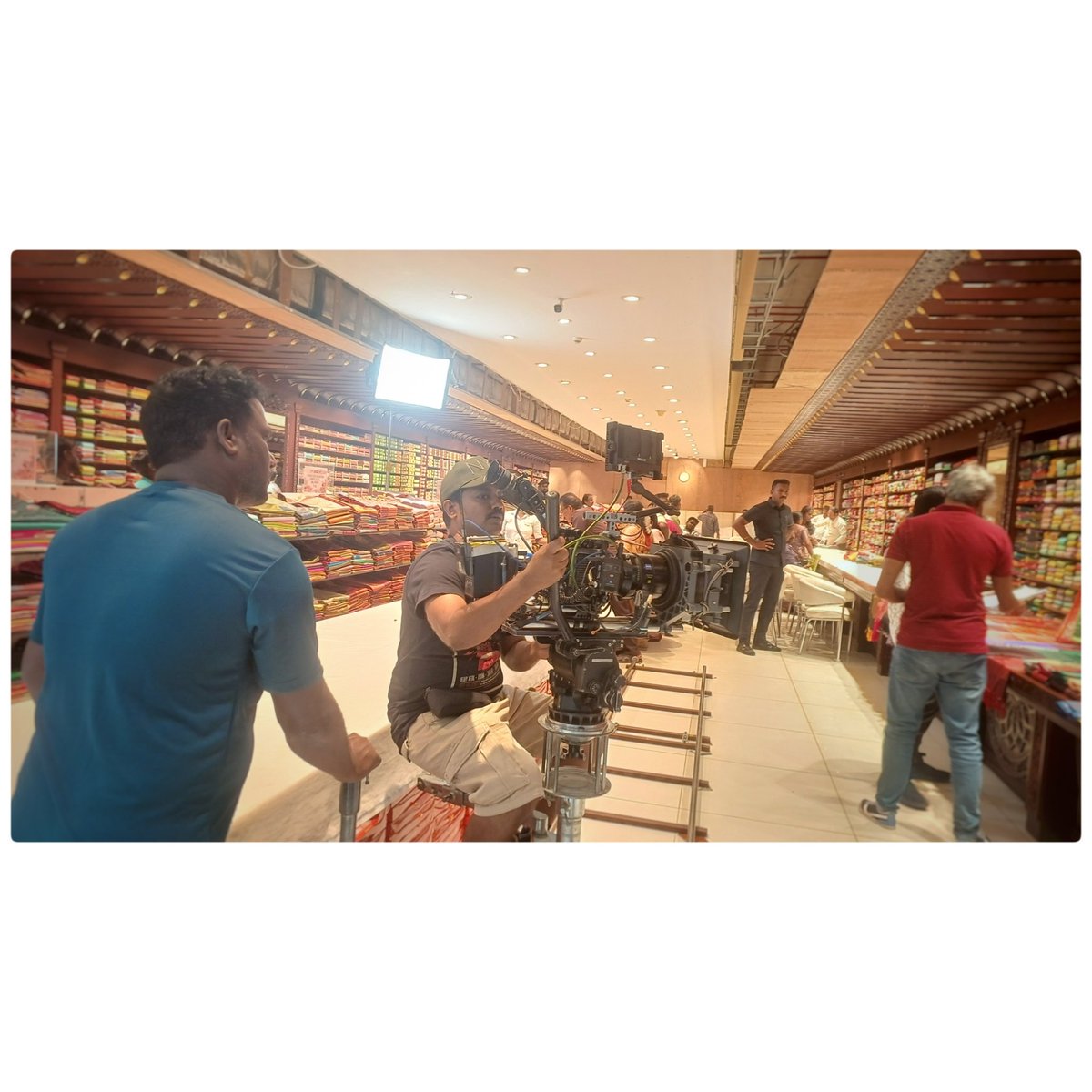 ShanmugamDOP's tweet image. #AdfilmShoot #ArriAlexa #zeisssupreme #Light #Shadow #Contrast  #cinematography #Dopteam 🙂🎥🎬