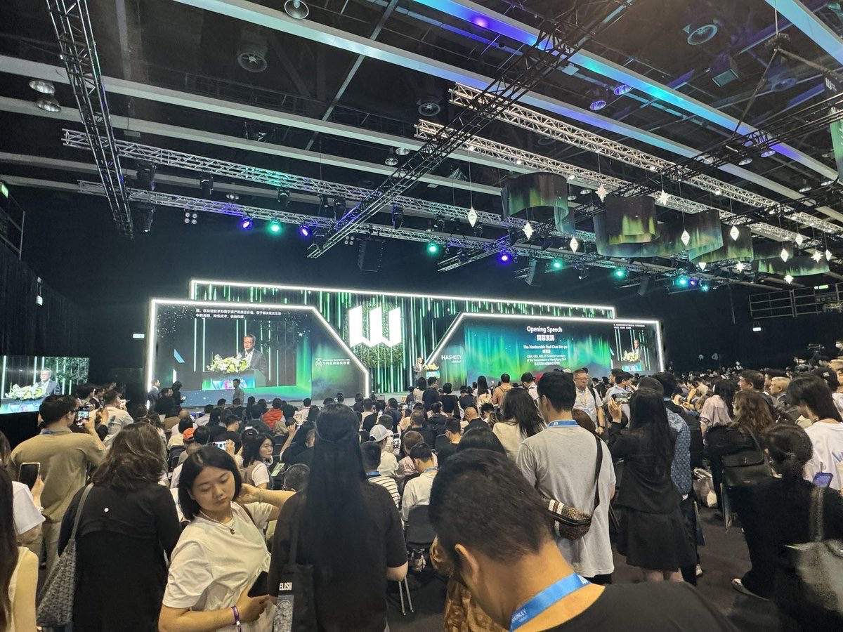 ZachXBT发了一篇长文来说$M的问题。但<a href="/MemeCore_M/">MemeCore</a> 的社区没有因此乱掉。

         我看到很多人在网上发帖支持<a href="/MeCo_ICE/">Ice.m🐜</a>。这些人不是项目方请来的。他们是因为自己拿到了福利，所以愿意说话。