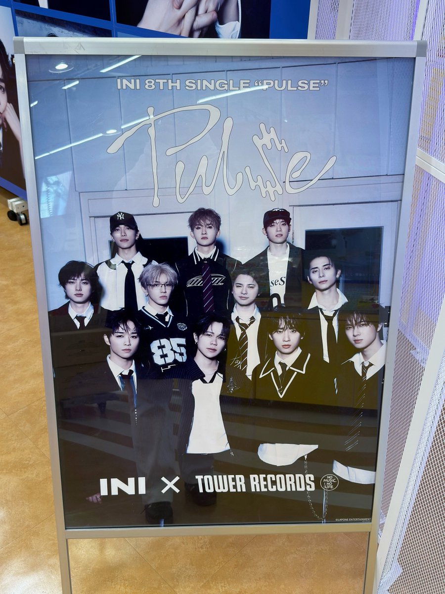 TOWER_Shibuya's tweet image. 【#タワ渋INI】 

#INI 8TH SINGLE『PULSE』

INI×TOWER RECORDS コラボポスター掲出中✨

さらにコラボポスター抽選プレゼント企画も実施中💙
🔗tower.jp/article/featur…

メンバーコメント映像もオンエア中です🌟

#MINI の皆さま！
ぜひお立ち寄りください🙌

@official__INI

#INI_PULSE
