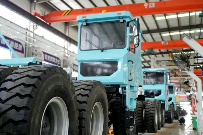 Big green moves in Juungar! 🚛

A 200 million yuan ($29.3 million) order of 210 new-energy swap-capable mining trucks is racing off the line at Inner Mongolia Tiecheng Intelligent Equipment Co, with the first 30 set for delivery by the end of April.