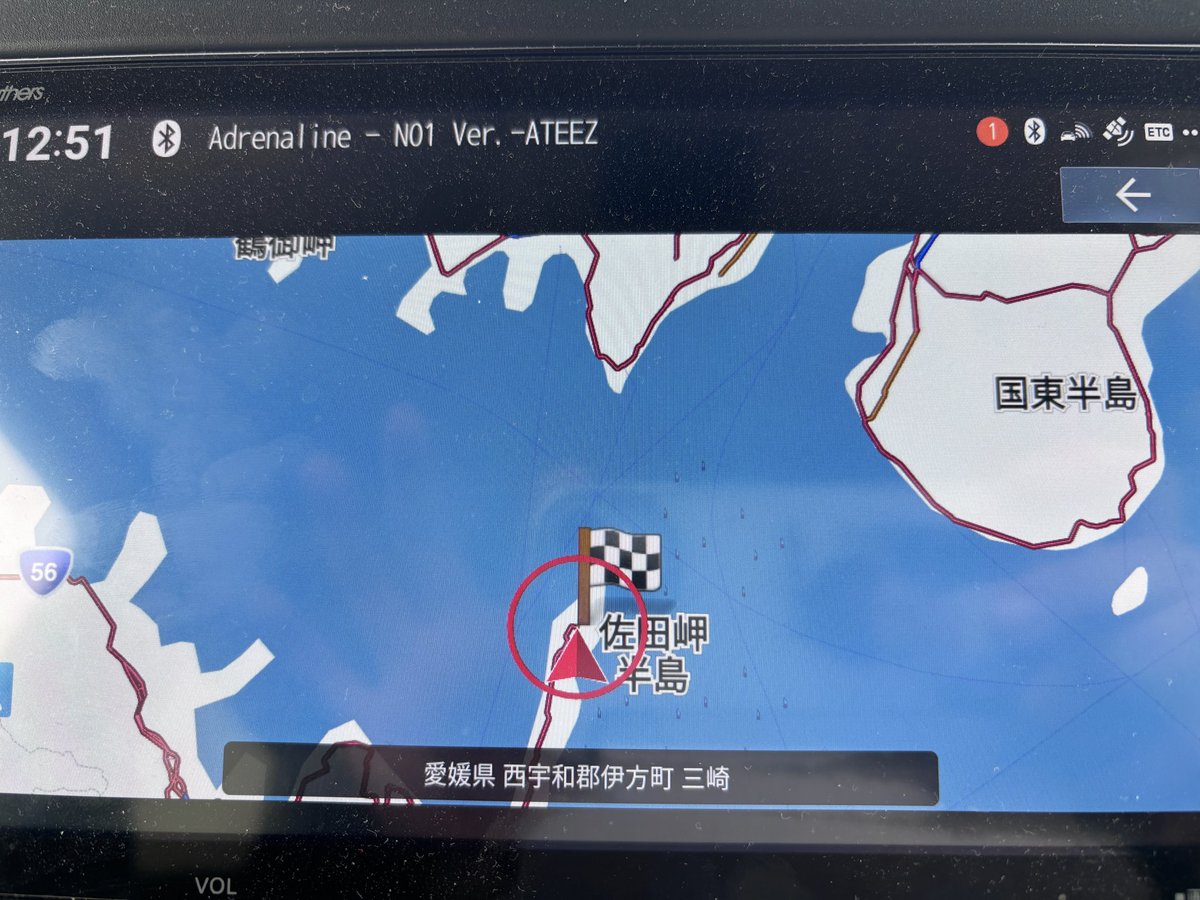 四国から船で九州へ。係のおじさん、車をもっと前に停めろとジェスチャーしてくる。。😭あー、ドキドキした。70分で大分へ♨️三崎港では、見たことない🍊が売ってるので、今回は”ひょうかん”をゲット