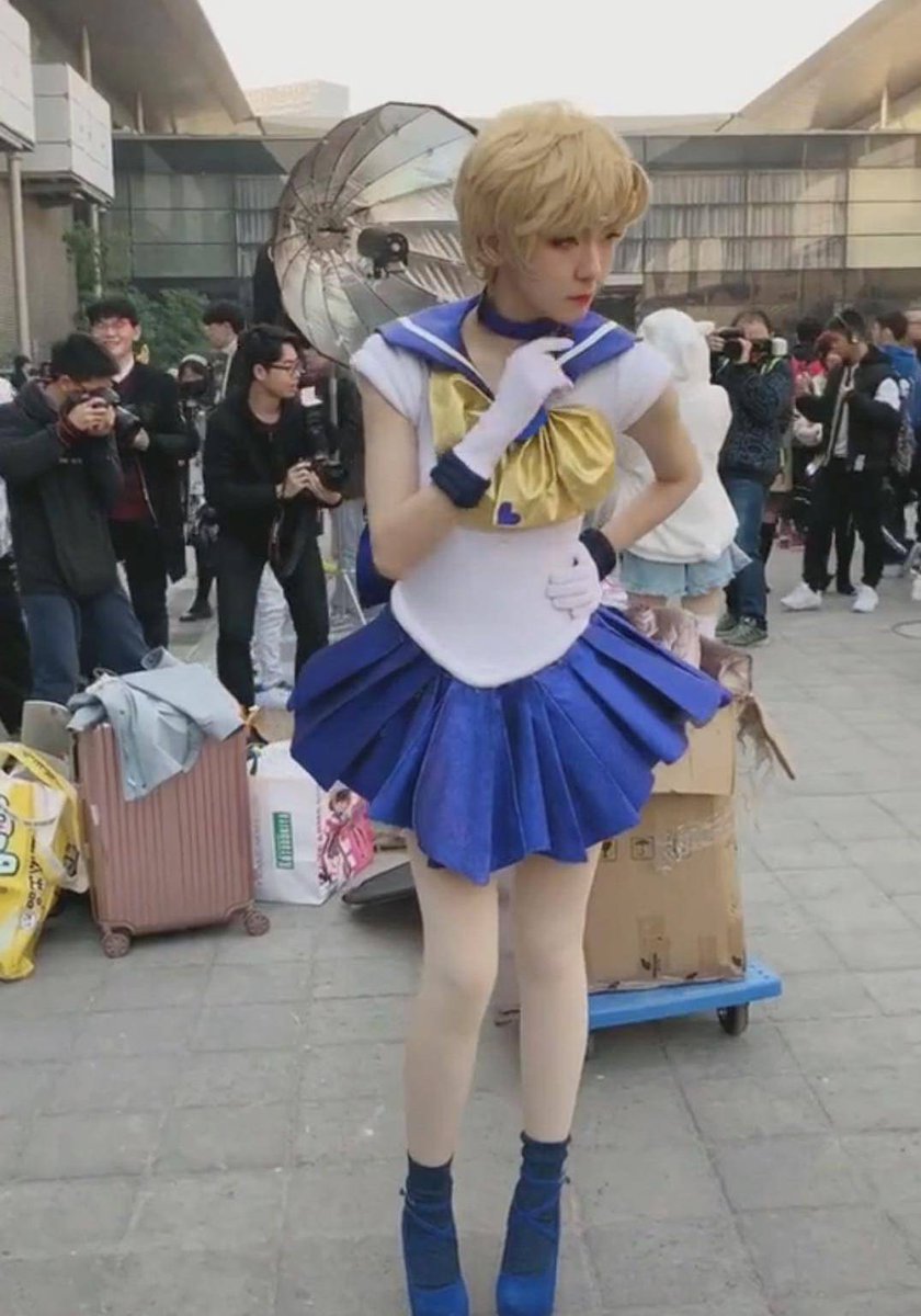 USEDCARNI's tweet image. Day 1 at Comic Con! Cosplayed my favorite [角色名] u0026 met fellow fans—energy’s electric!  #ComicCon #Cosplay #FanLove