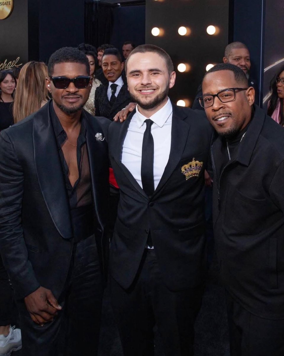 Usher, Prince Jackson, and Martin Lawrence at the ‘MICHAEL’ premiere in Los Angeles.

#Usher #MartinLawrence #PrinceJackson #MichaelJackson #RealOnesKnow