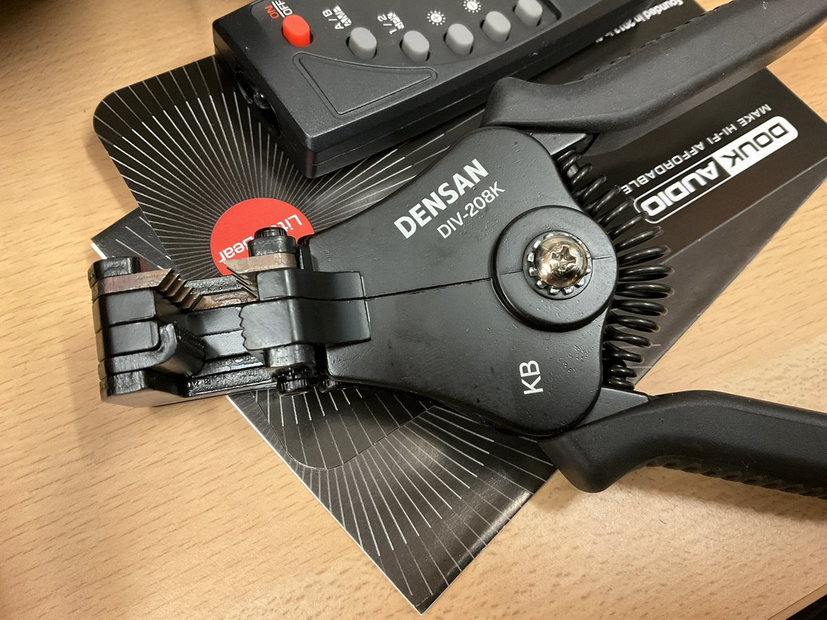 KTM819O4's tweet photo. #DoukAudio #2wayAmplifierSpeakerSwitcher #VUmeter 
VUメーターが欲しかっただけです！ https://t.co/goaYa6g12O
