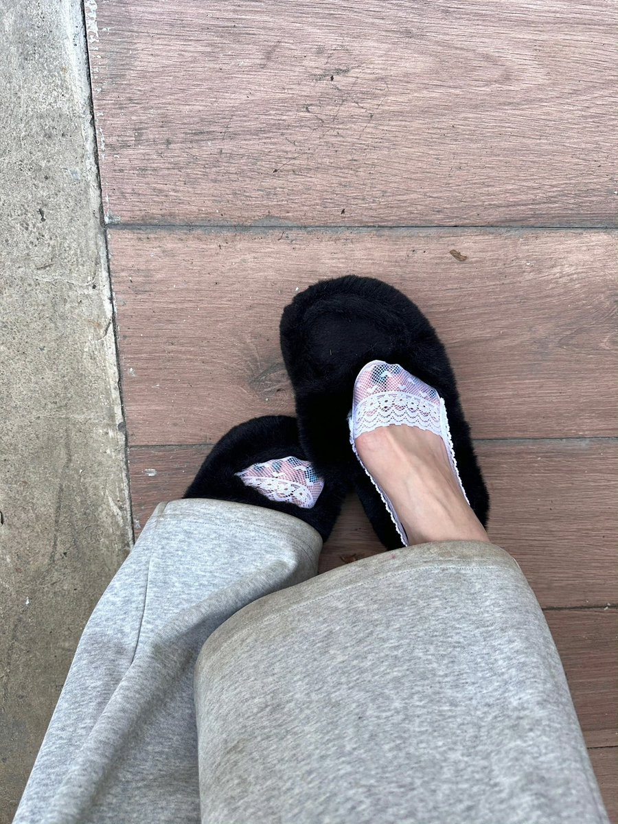 enyuanen's tweet photo. 夏天到了又到穿拖鞋的时候 https://t.co/ORVoKD0CEQ