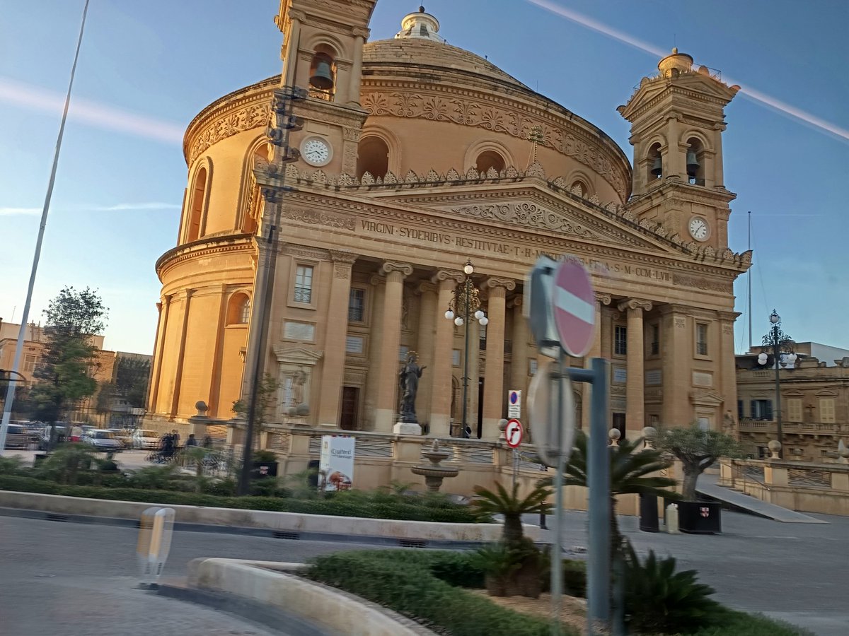 Alice_DFK's tweet image. Tag 2 des Mini Malta Blog Teil 3

Eltern wieder Gefunden mit Schmerzen Beinen (Neue Kompressionsstrümpfe) haben wir die Salute Schüsse gesehen u sind zum Hart Rock gegangen fürs Essen 

Mit den Falschen Bus zurück und Endlich beim Hotel

#GERVtuber #Socialist #Blog #Malta #Urlaub