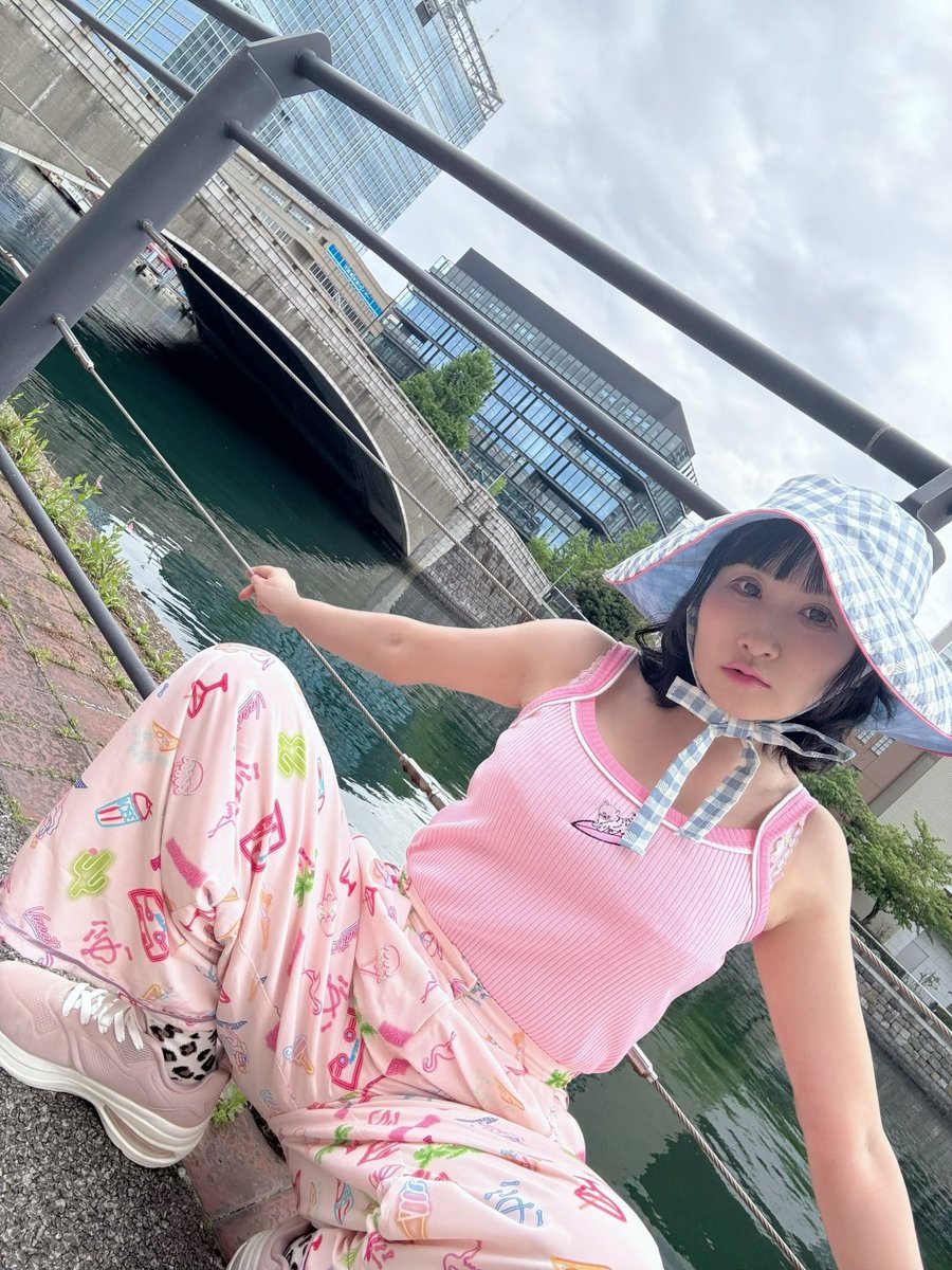 rinawa7878's tweet photo. 橋🥢🥢 https://t.co/DDQmbpinD2