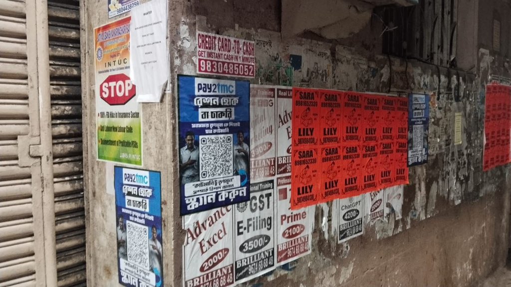 RheemaParashar's tweet image. खेला नहीं… ‘पे-ला’ होगा?

#Pay2TMC के पोस्टर अब कोलकाता की सड़कों पर सवाल बनकर खड़े हैं
Esplanade Metro Station
Chandni Chowk Metro Station
CR Avenue

बंगाल पूछ रहा है
लोकतंत्र चलेगा… या ‘Pay2TMC’ मॉडल ! 

#Kolkata