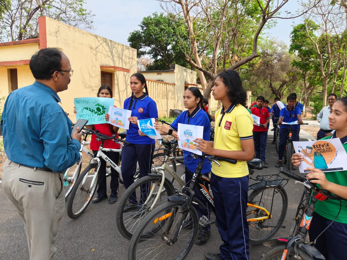 KVTirumalagiri's tweet image. Your planet needs you! 🌿

PM SHRI @KVTirumalagiri  Class IX students cycle rally for #InternationalMotherEarthDay

Theme:"Elimination of Single Use Plastic"

Posters + Cycles = Awareness 🚴‍♀️

#EarthDay
#SayNoToPlastic 
#cyclerally
@KVS_HQ 
@KvsHyderabad 
@EduMinOfIndia
@NEP2020