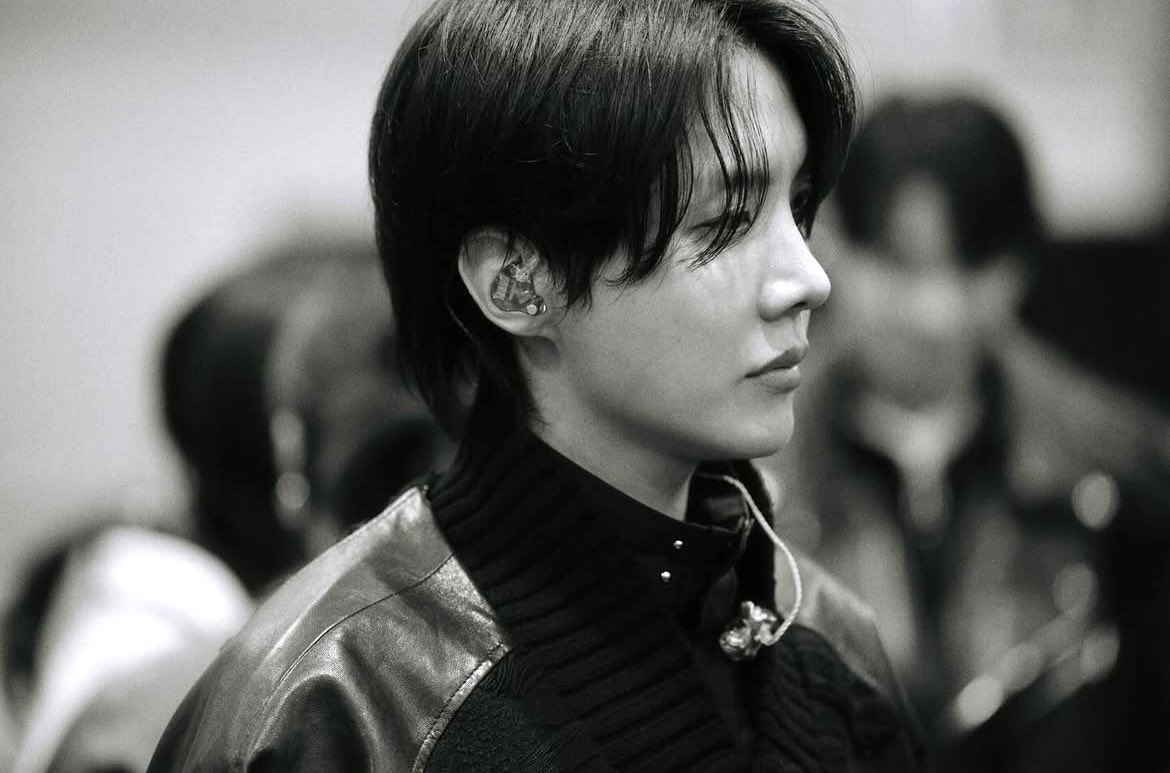 y5ok6o_hope's tweet image. BTSとしてどう魅せていくか…
練習室ではメンバーがカウントを取りやすいように歌い続けて優しく的確に導いていく。仕上げていく過程でメンバーの意見をしっかり聞く。結果グループ全員で最高の作品を作り上げる。
人間として学ぶべきことしかない。
#jhope