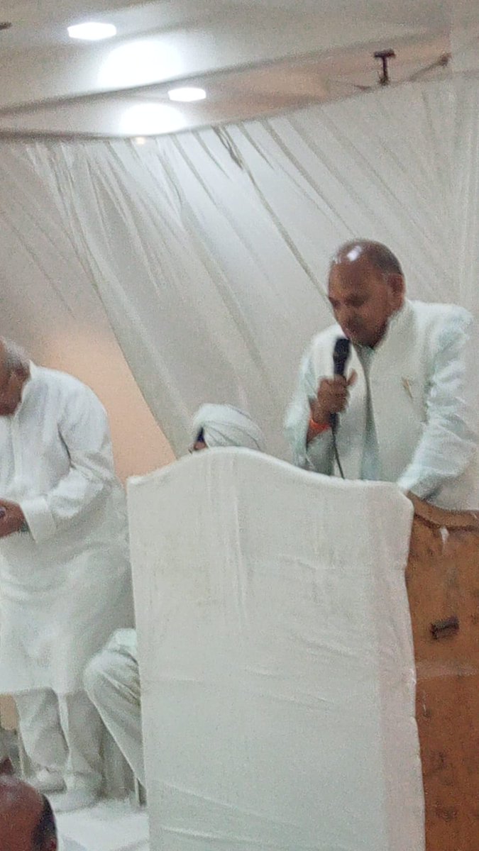 ShashankBJPVDS's tweet photo. पूर्व कांग्रेस ब्लॉक अध्यक्ष स्व. वीरेंद्र पीतलिया जी के श्रद्धांजलि कार्यक्रम में शामिल होकर उन्हें भावपूर्ण श्रद्धांजलि अर्पित की तथा उनके साथ बिताए गए संस्मरणों को भावुक मन से याद किया। https://t.co/kQhHvMR9ND