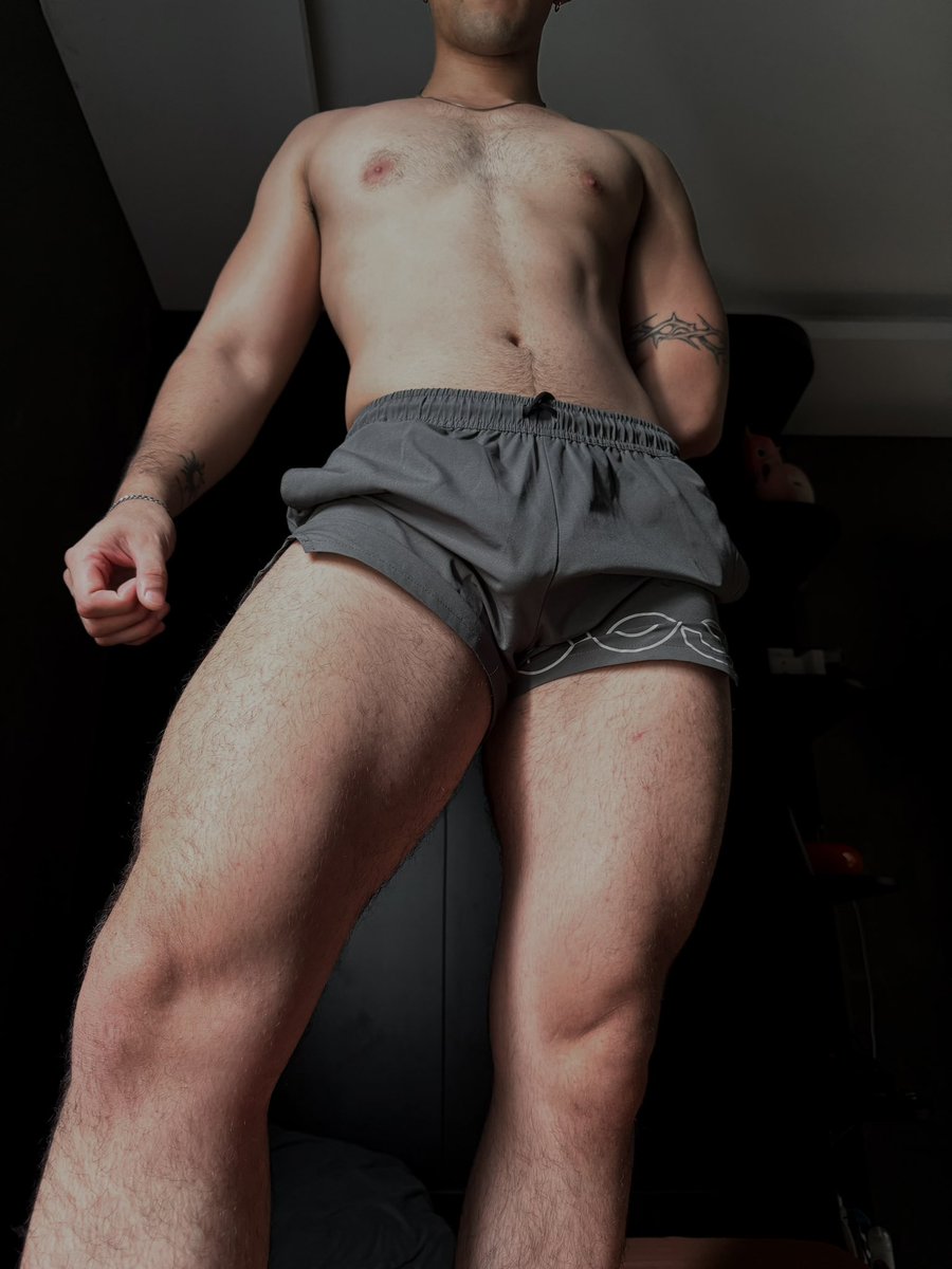 Grindr_Wolf tweet media