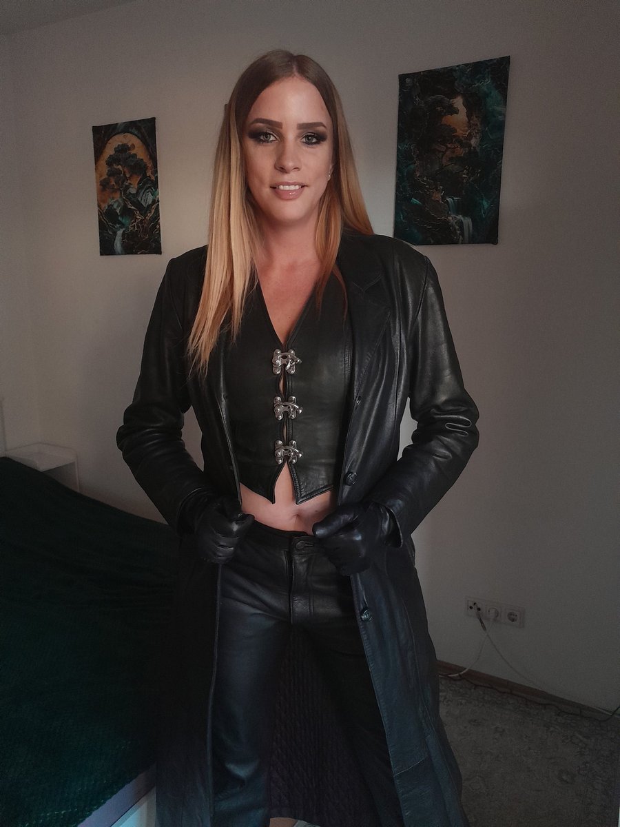 Mistress Nikool tweet media