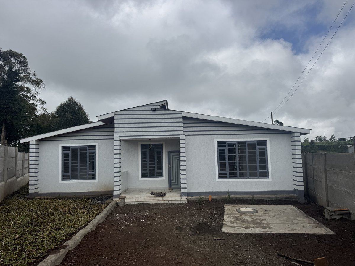 akibaru's tweet photo. ✅ House Completed!

This beautiful 3-bedroom, 2-bathroom precast home (119 sqm) in Ndeiya, Rwaburi is now finished!

As usual, precast tech delivered premium finishes throughout — modern, spacious, and built to last.

As usual the floor cover the authentic Mkeka wa mbao™️ crowned it all . 

Perfect for comfortable family living.

Would you like to build something similar or even better?

DM us today for your free consultation and quotation.
#PrecastHomes #Ndeiya #Rwaburi #HouseForSale #KenyaHomes #ModernHomes #3BedroomHouse
