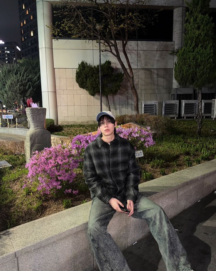 HOURLY FIRST tweet media