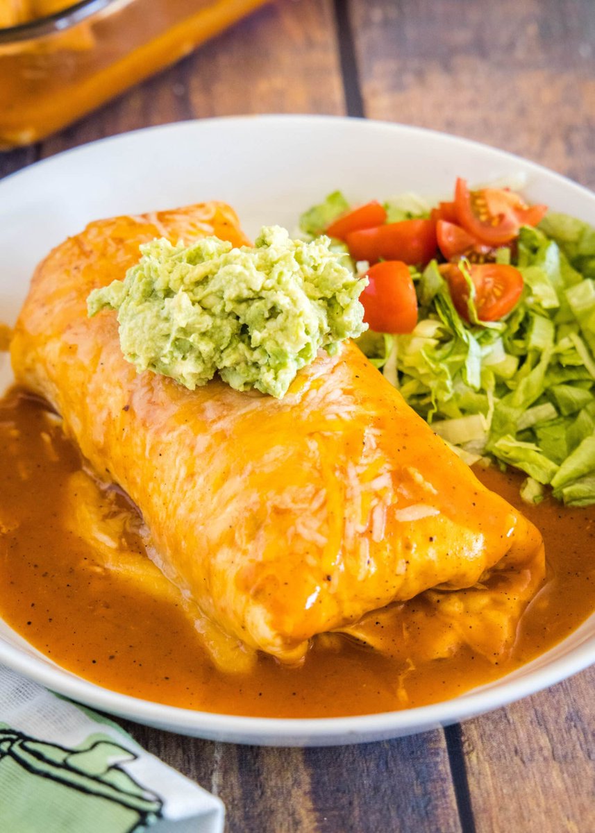 ChowCash's tweet photo. What would you do for a plate of burrito? https://t.co/AZwRJdSRG9