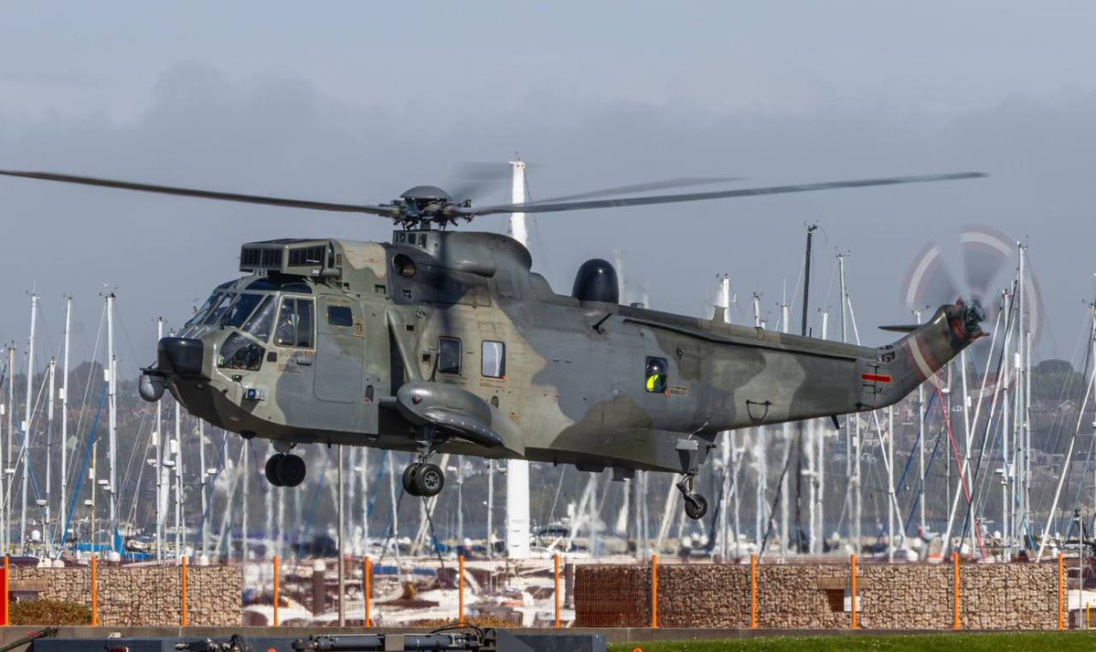 MahalaxmiRaman's tweet image. In the #UK, a former #German #SeaKing Mk41 helicopter has been prepared for transfer to #Ukraine.

#Germany 🇩🇪 decommissioned its entire fleet of such helicopters in 2024 after 50 years of operation.