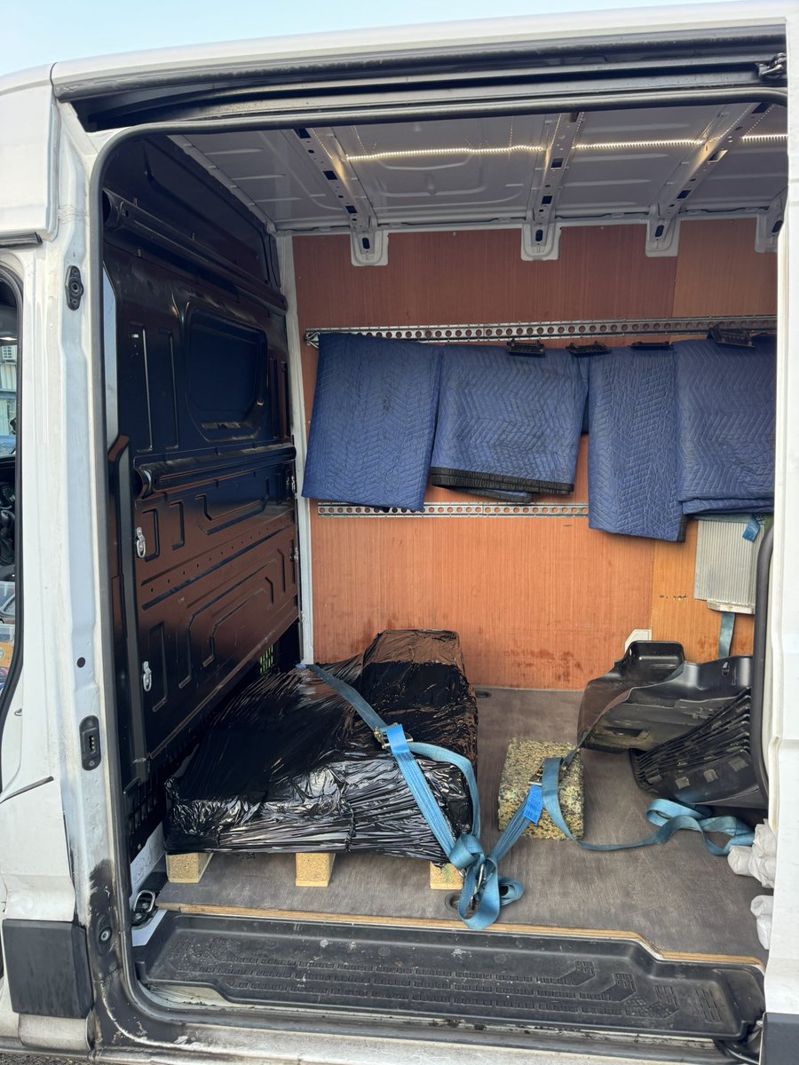 SameDayCoventry's tweet image. Hand balled these trays off in sunny #Mitcham, adjusted my load, my long lengths are now under the load liners, making room for the #pallet that’s going back to #Birmingham later today. 🚚

Next stop, Brighton. 🚚