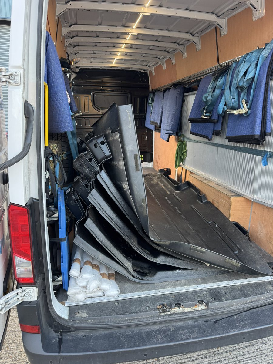 SameDayCoventry's tweet image. Hand balled these trays off in sunny #Mitcham, adjusted my load, my long lengths are now under the load liners, making room for the #pallet that’s going back to #Birmingham later today. 🚚

Next stop, Brighton. 🚚