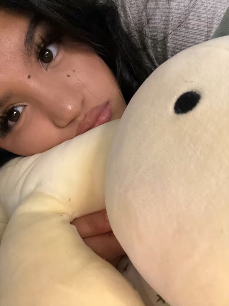 mila tweet media