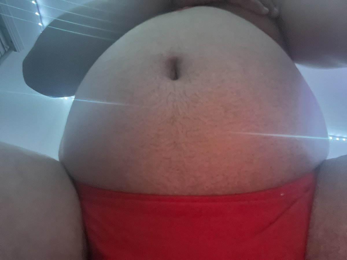 urFav_citlali's tweet image. Huge belly after dinner🤢😩😩💞 #belly #inflation #horny #femboy