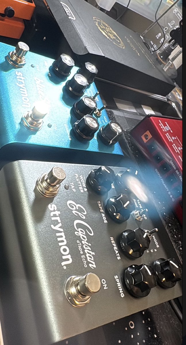 kanade_guitar05's tweet image. 新春My new gear...！
strymon BlueskyとEl Capistan
正直もうこれでいいじゃん。とか
じゃあこれで良くね？
ってなるやつです。
ホンマに最高。

#MNG #エレキギター #strymon