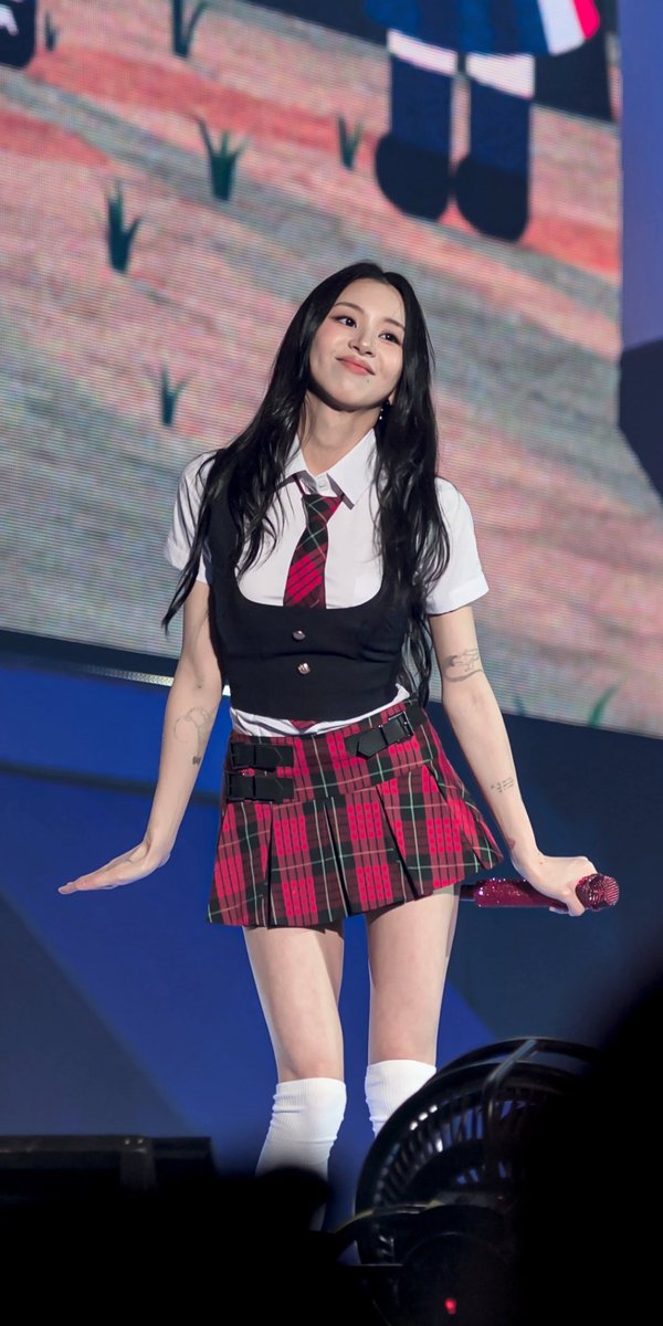 TWICE life tweet media