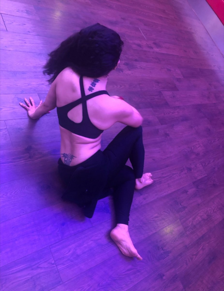 mreenaldeshraj's tweet image. IT’S HARD TO BEAT A PERSON WHO NEVER GIVES UP❤️
:
 Dance studio ❤️
:
#love #dance #moves #beautiful #mreedazzle #mreenaldeshraj ❤️