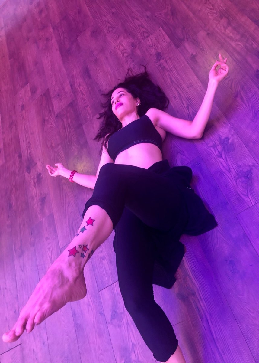 mreenaldeshraj's tweet image. IT’S HARD TO BEAT A PERSON WHO NEVER GIVES UP❤️
:
 Dance studio ❤️
:
#love #dance #moves #beautiful #mreedazzle #mreenaldeshraj ❤️