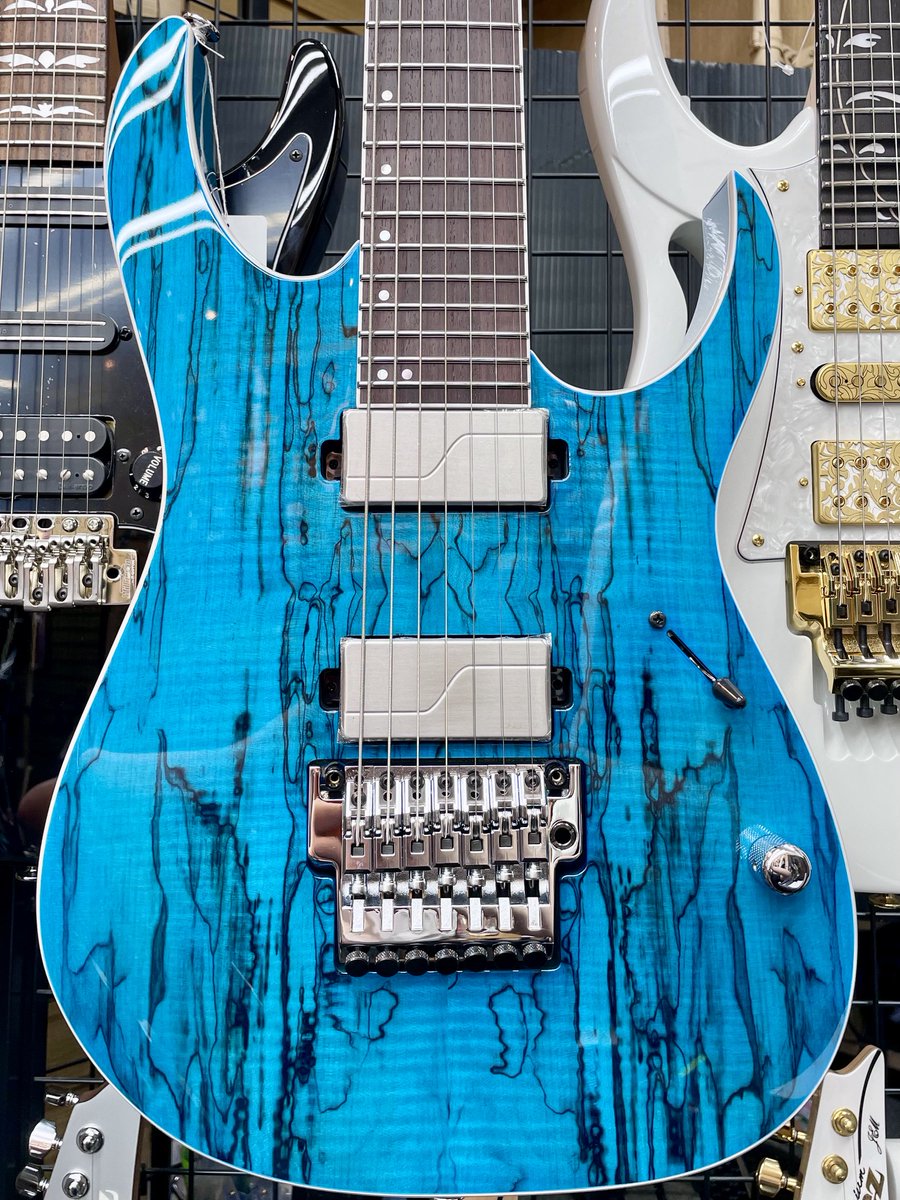 electric_gp's tweet image. 約半年ぶりに店頭にもIBANEZ HZK1が入荷！
左右の杢目のバランスも良く、フレイムの出方も良い個体です！
既に販売可能ですのでお探しだった方は是非この機会をお見逃しなく！
近日商品ページも掲載予定！

#Ibanez #ギター #多弦 #7弦 #KOIAI #NEMOPHILA #葉月 #Metal #メタル #杢目